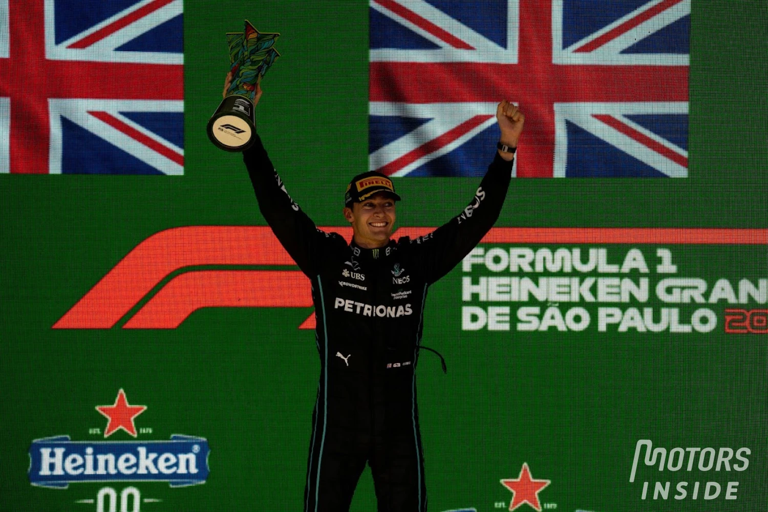 George Russell décroche sa première victoire en F1, au Brésil : « Une montagne russe d’émotions »