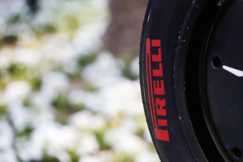 Les photos des essais hivernaux Pirelli à Abou Dhabi