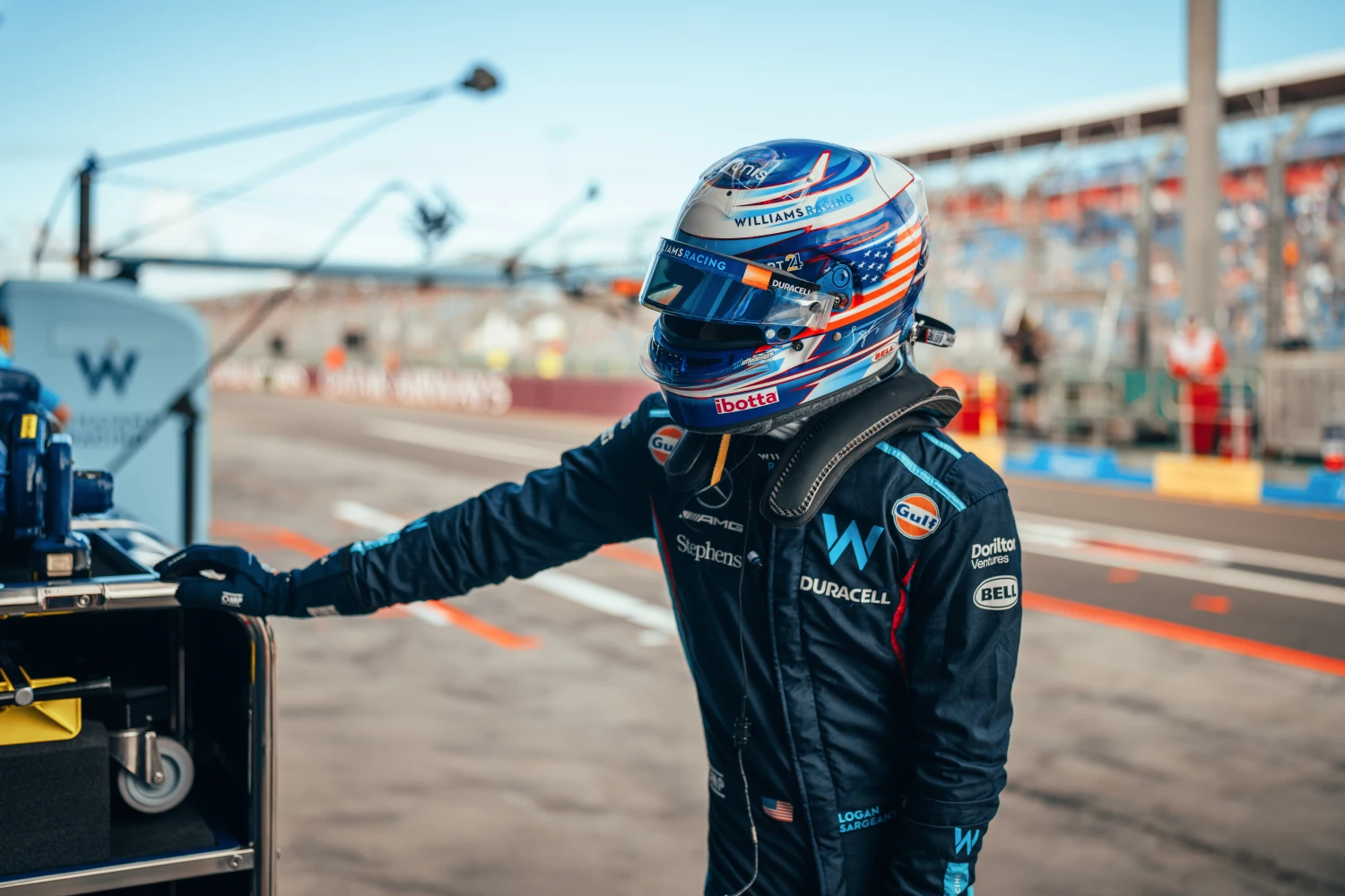 Sargeant présente ses excuses à de Vries après leur accrochage