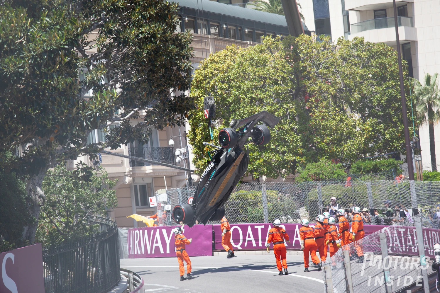 Toto Wolff regrette le remorquage de la W14 de Hamilton par les airs