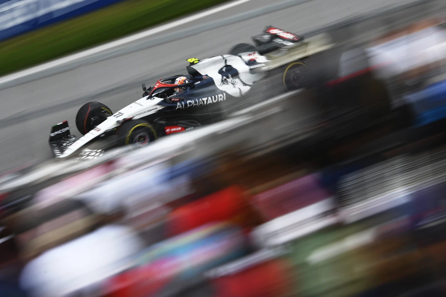 Deux pilotes en excès de vitesse au Canada