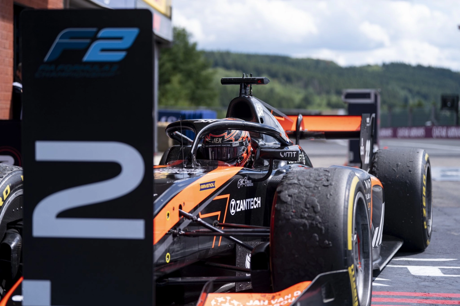 Verschoor disqualifié de la course sprint de F2, Pourchaire 2ème, Hauger 3ème