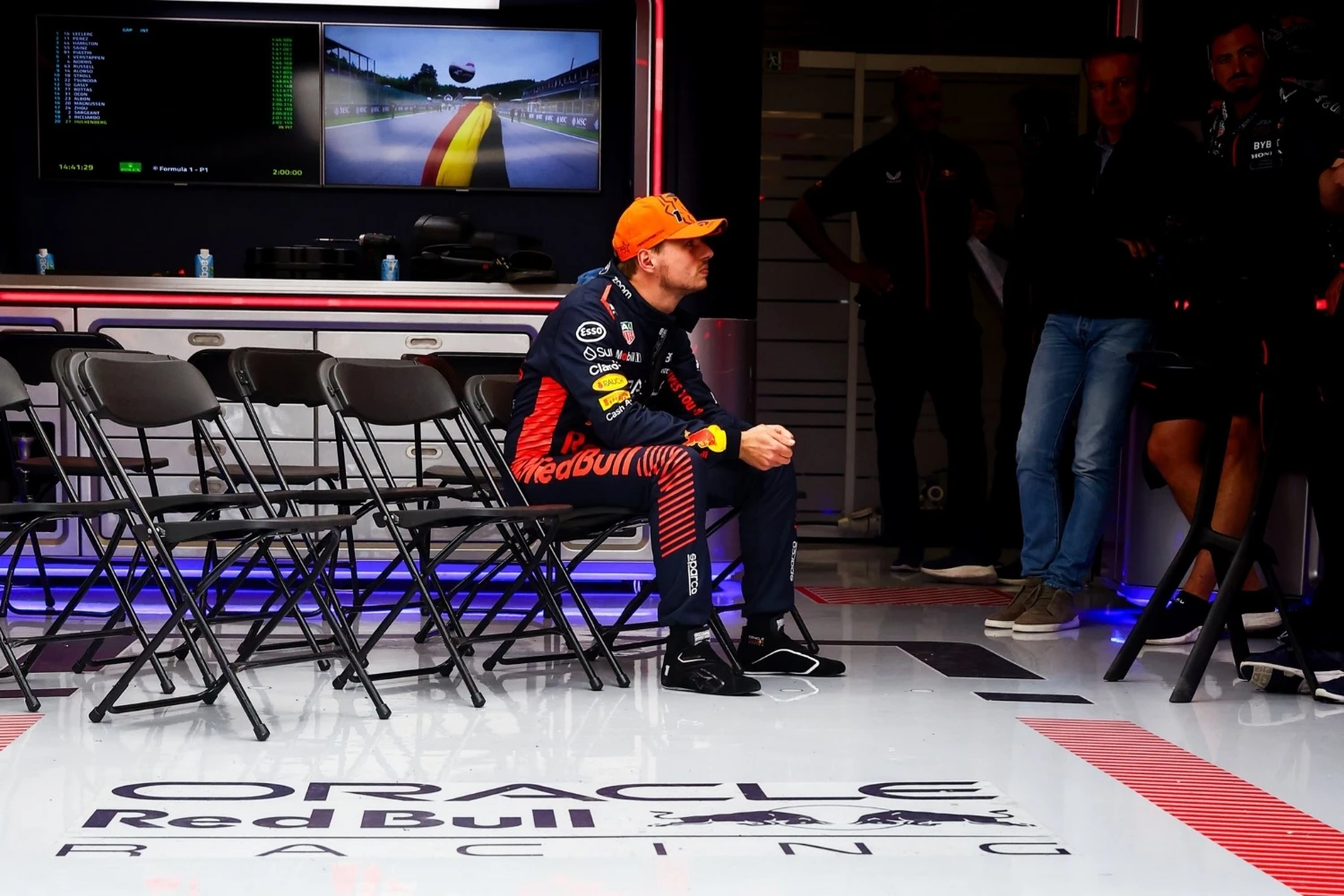 « Utilise ta tête un peu plus  » : des tensions entre Verstappen et son ingénieur de course à Spa
