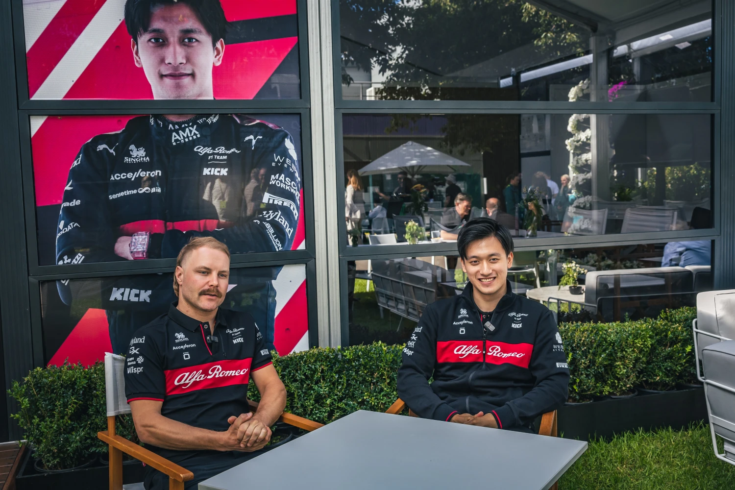 Guanyu Zhou apprend beaucoup de Valtteri Bottas