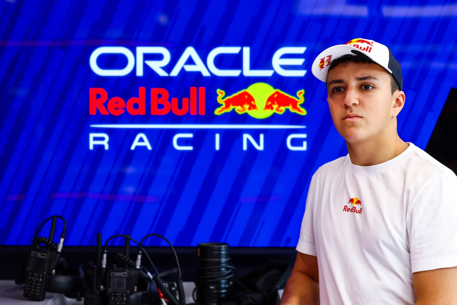Isack Hadjar impressionne le champion Max Verstappen