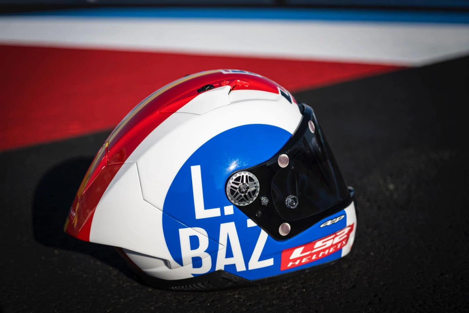 Loris Baz rend hommage à François Cevert
