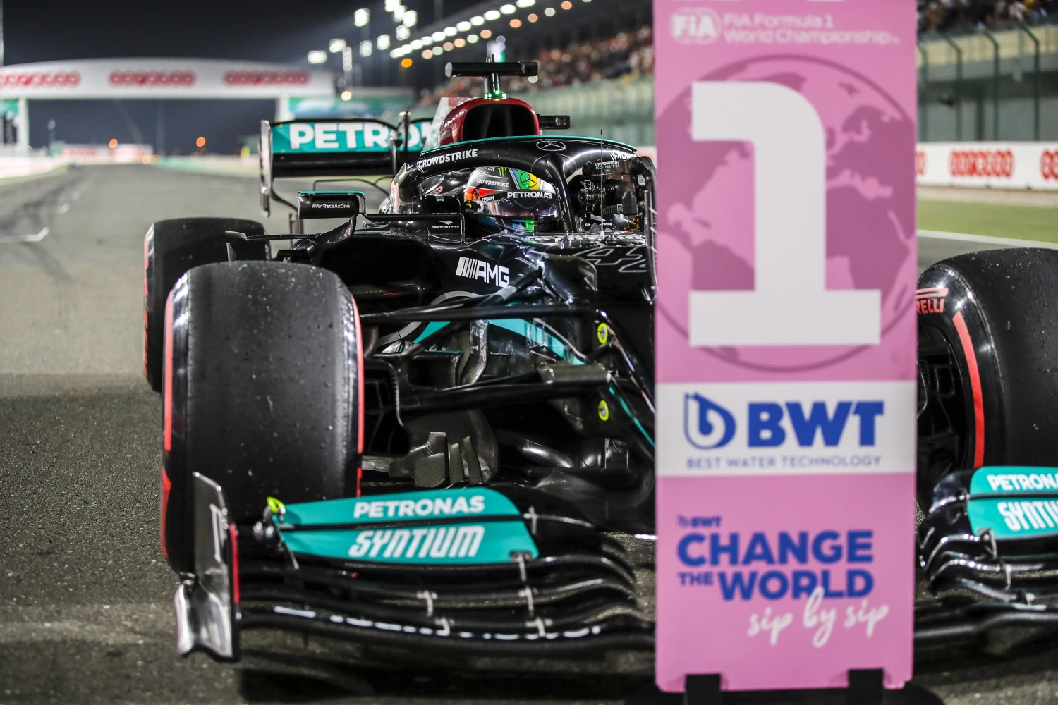 Lewis Hamilton portera un casque aux couleurs LGBT au Qatar