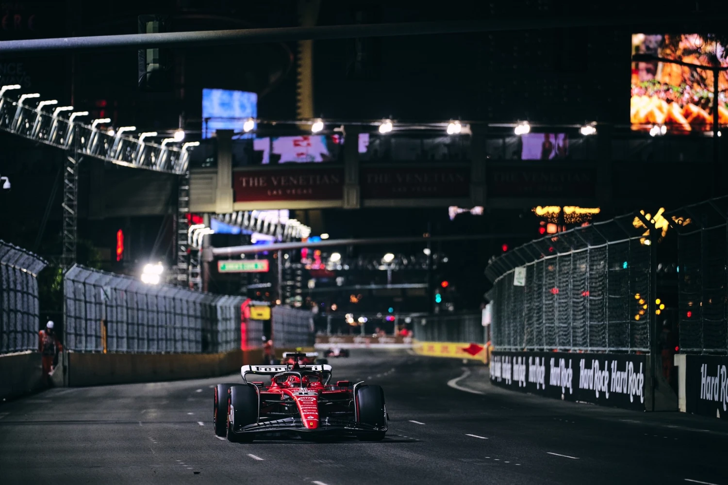 Grand Prix de Las Vegas – Qualifications : Leclerc a joué tapis et fait pole