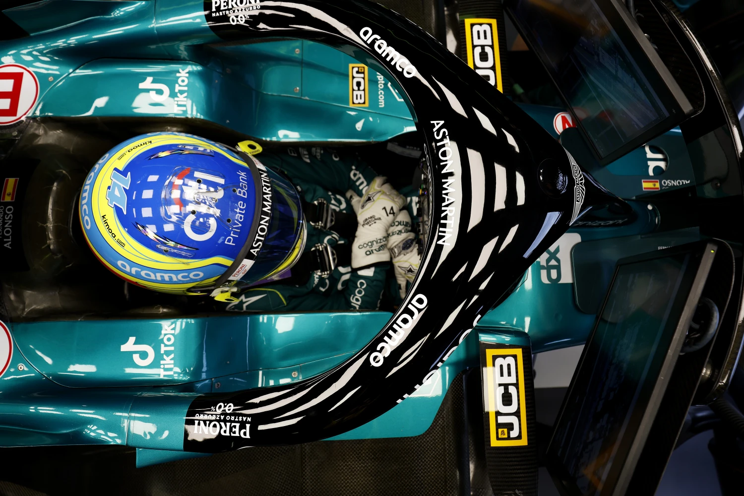 JCB poursuit logiquement son contrat de sponsoring avec Aston Martin