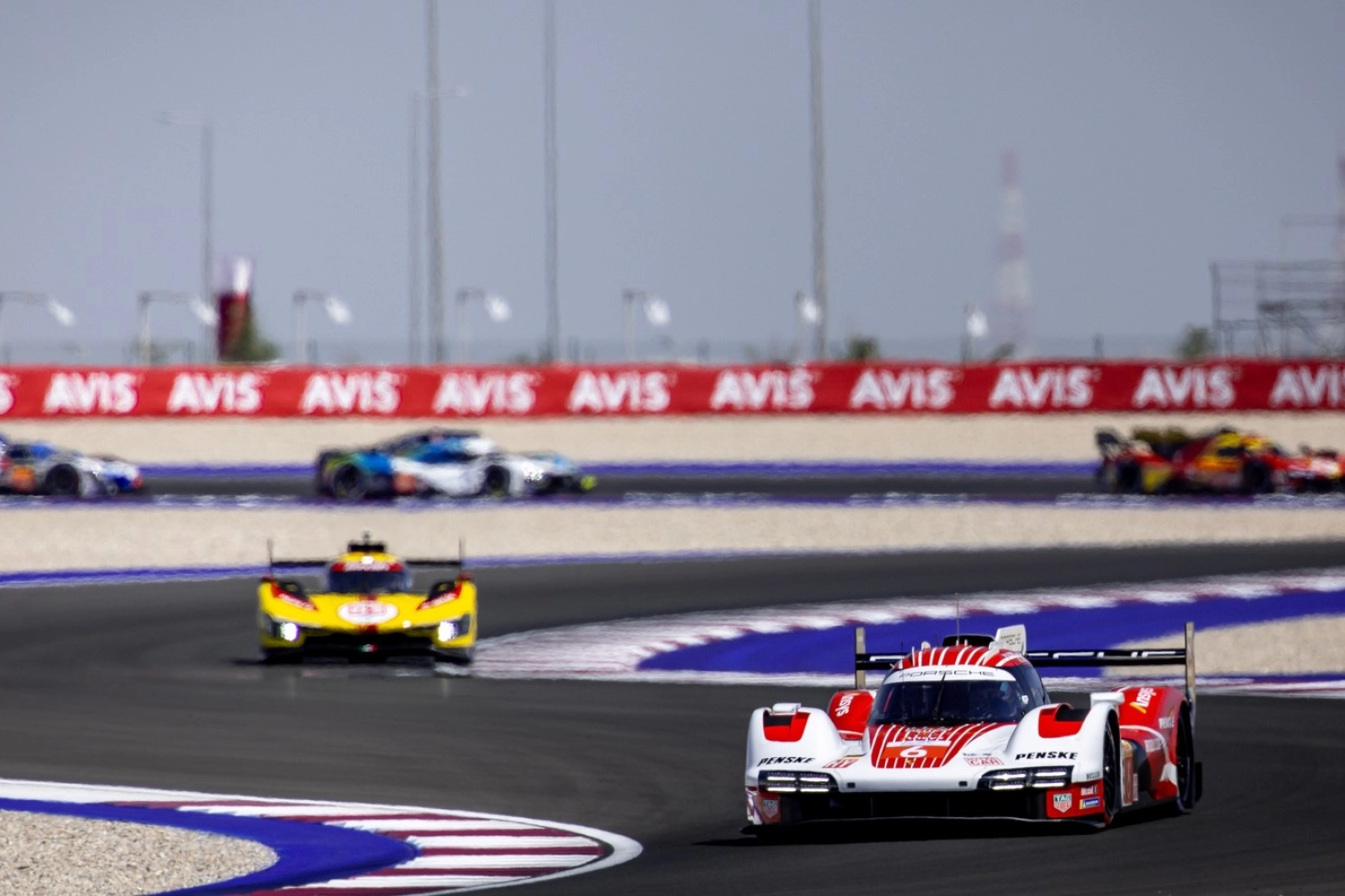 1812 kilomètres du Qatar – Course (Maj) : A Porsche la gloire, à Peugeot les honneurs puis l’horreur
