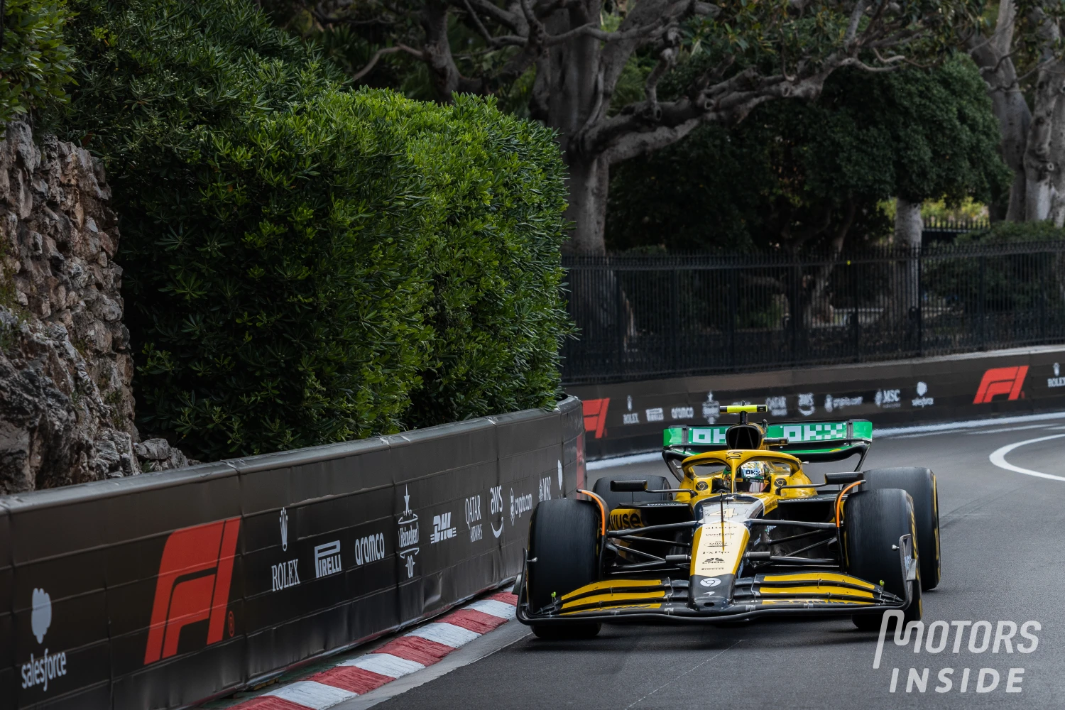 Lando Norris réprimandé pour un incident avec George Russell lors des Essais Libres 3