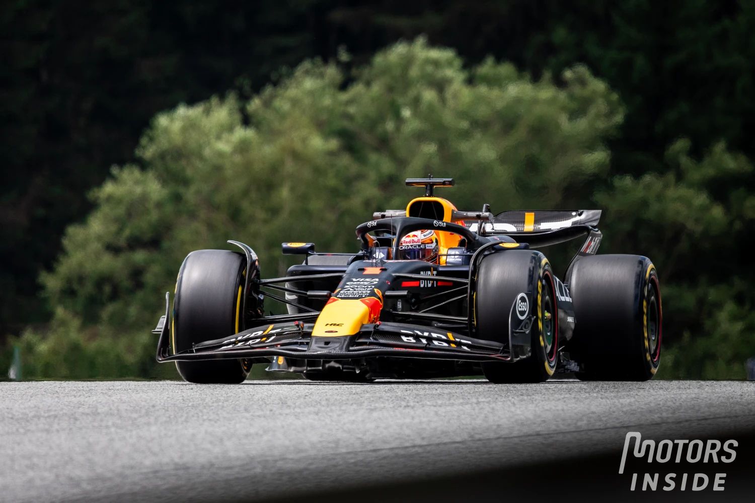 Grand Prix d’Autriche – Essais libres : Max Verstappen en tête malgré une panne moteur, McLaren et Mercedes cachent leur jeux