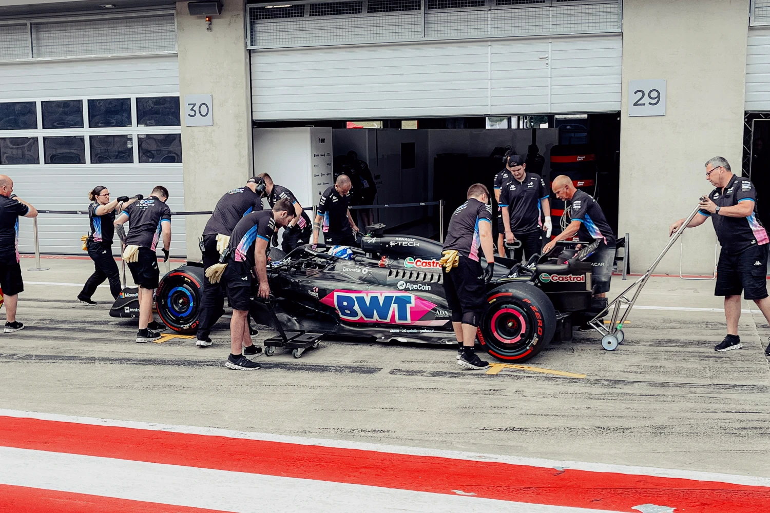 Victor Martins et Kush Maini au volant de l’Alpine en essais privés