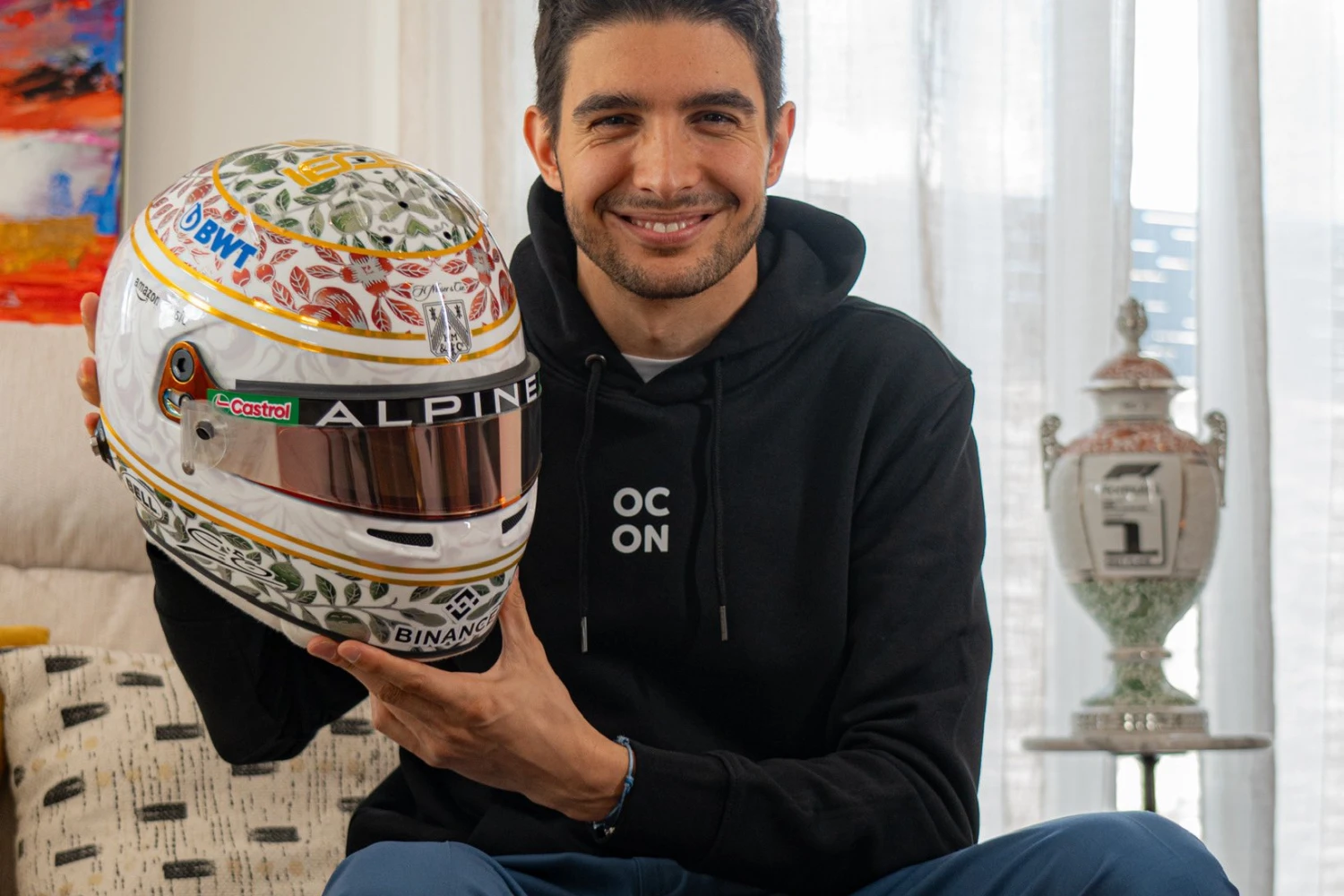 Esteban Ocon portera un casque en rappel à sa victoire hongroise