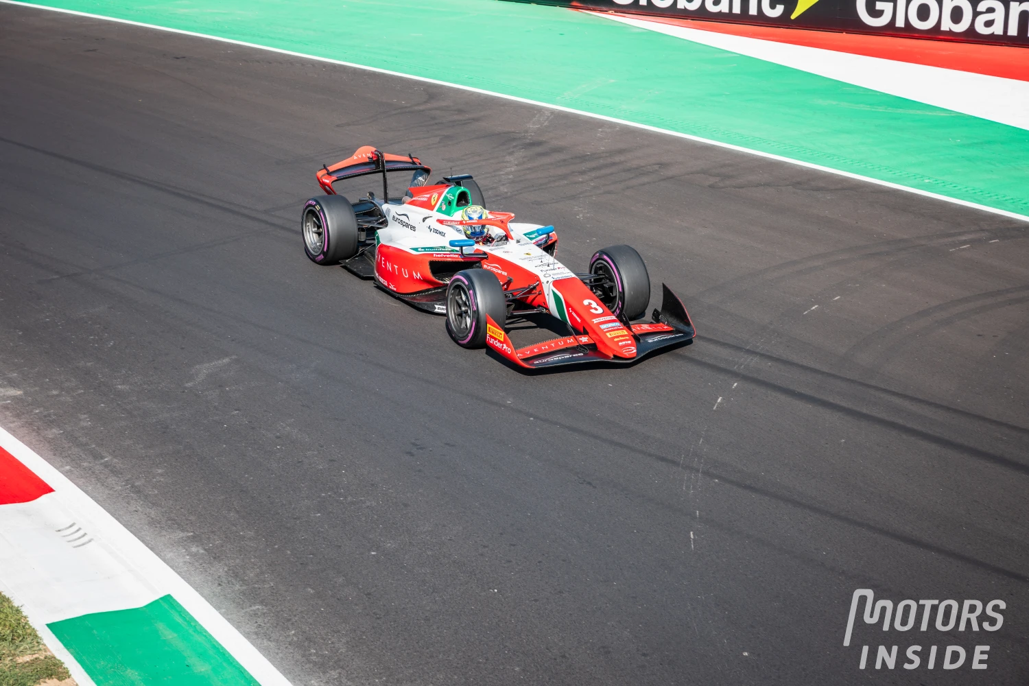 Course Sprint Italie : Une balade de santé pour Ollie Bearman