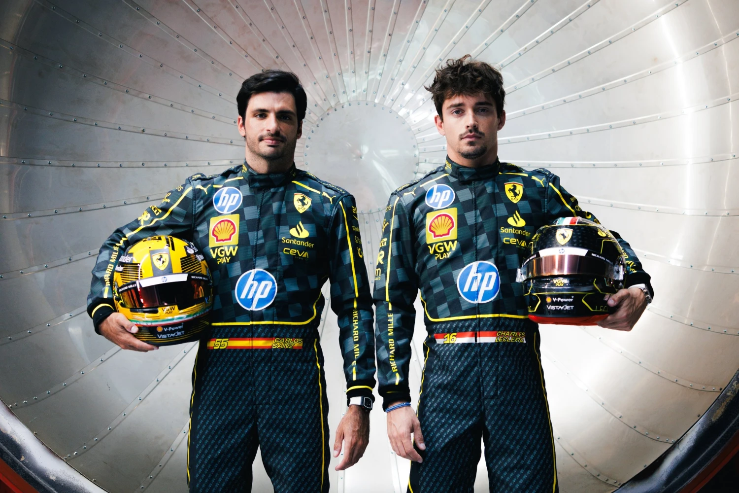 Carlos Sainz et Charles Leclerc dévoilent leurs casques spéciaux pour Monza