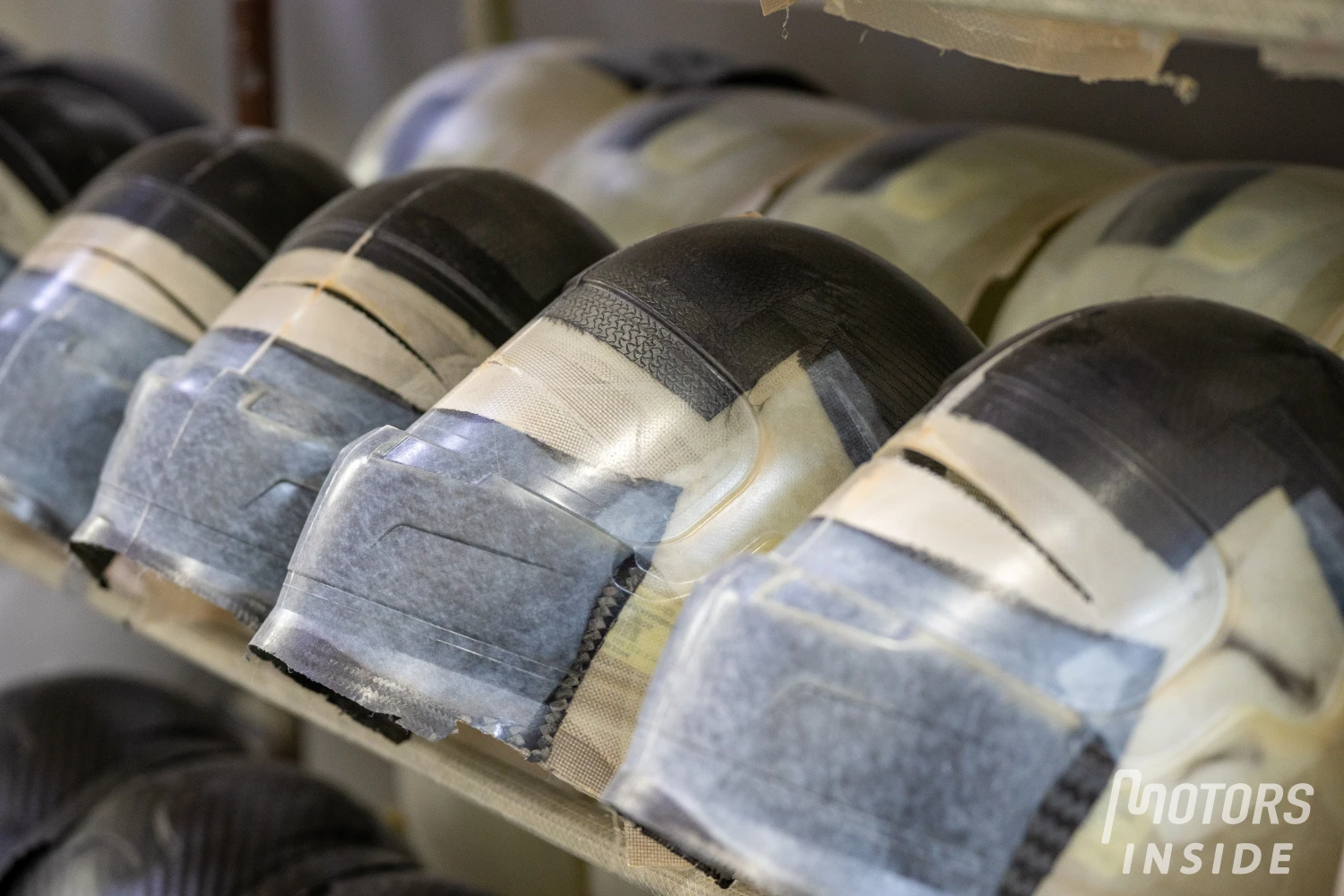 Comment fabrique-t-on un casque de Formule 1 ?