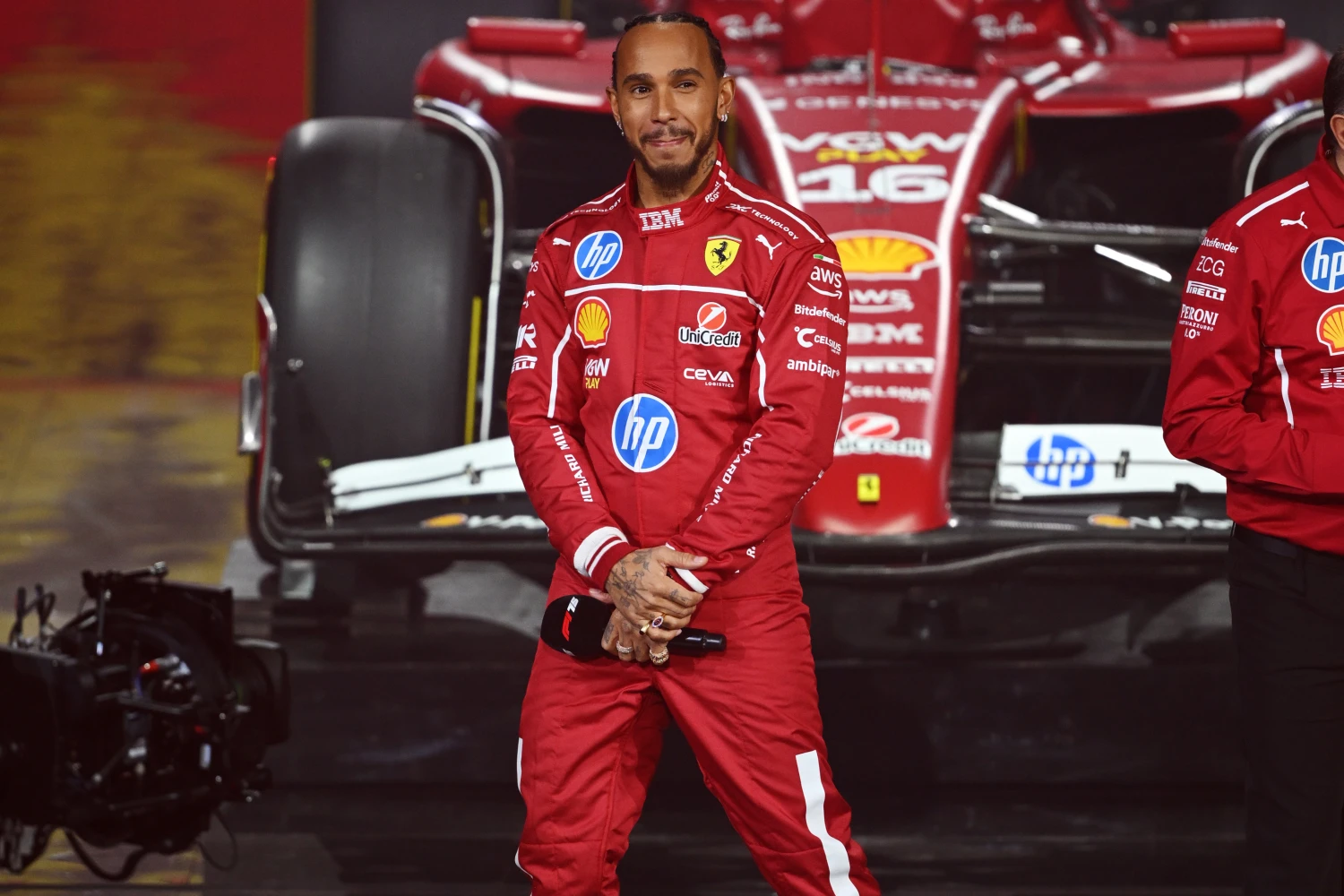 « Tout est différent ici » : Hamilton découvre l’univers Ferrari