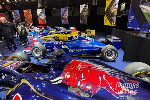 Rétromobile 2025 : les photos des F1 explosées et des voitures de compétitions du salon