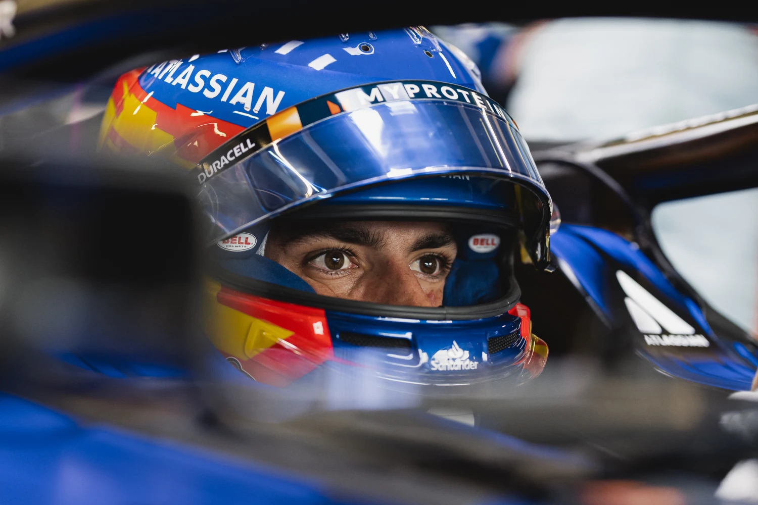 Carlos Sainz : Meilleur temps à Bahreïn, mais pas encore à l’aise avec la FW47