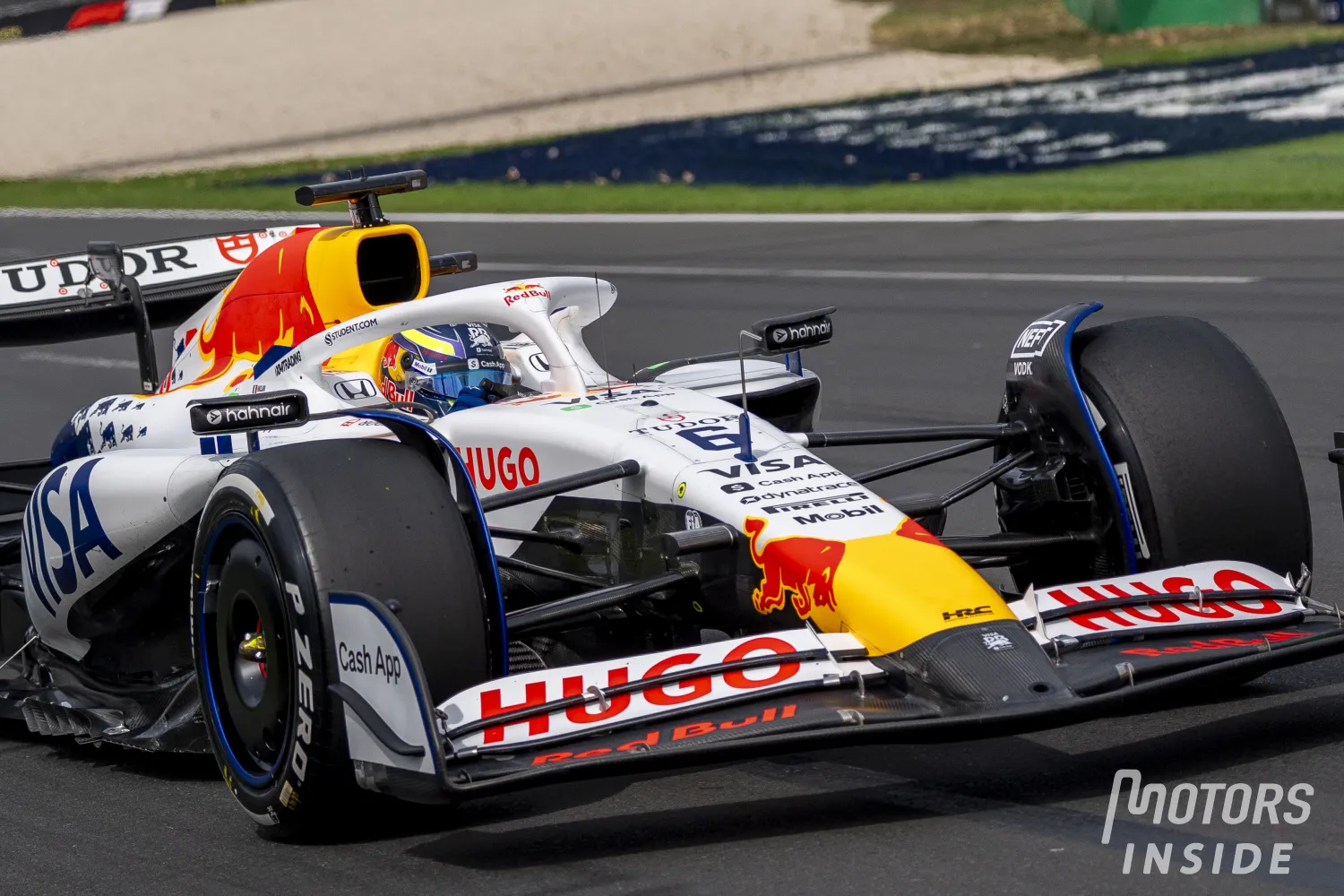 Crash pour Isack Hadjar qui doit abandonner lors du tour de formation du Grand Prix d’Australie