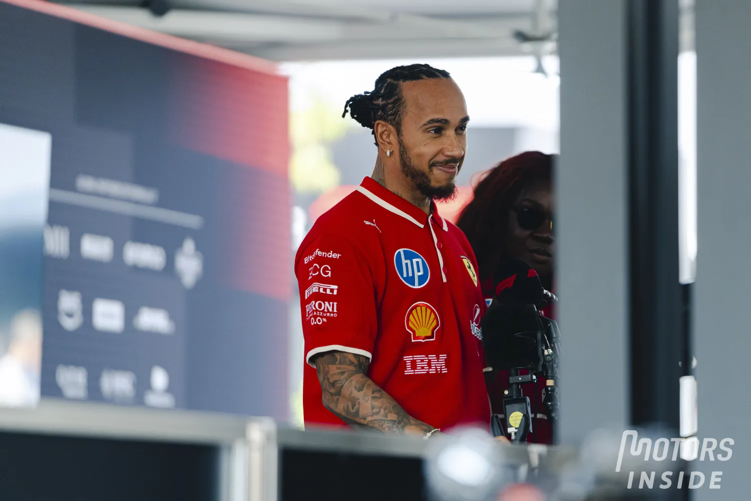 Première pole position avec Ferrari et Hamilton bat le record du circuit de Shanghai