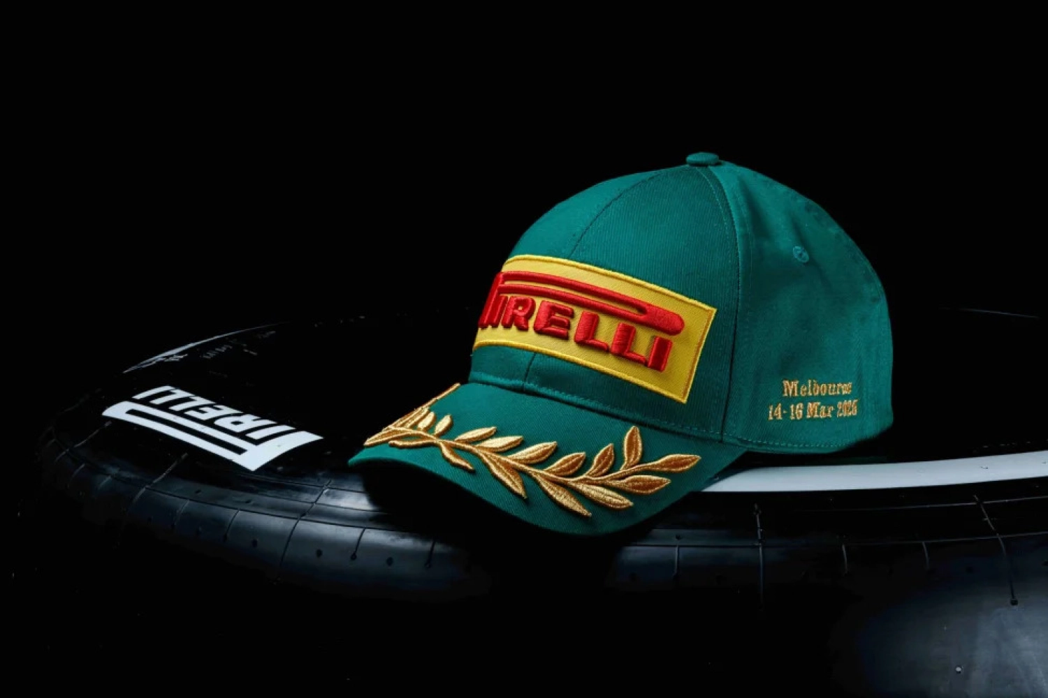 Pirelli va personnaliser ses casquettes du podium en fonction du pays organisateur