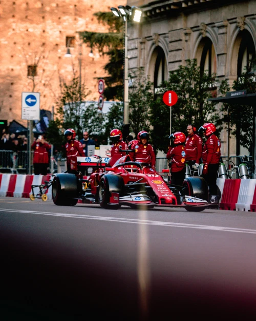 Les photos de Ferrari en roadshow à Milan