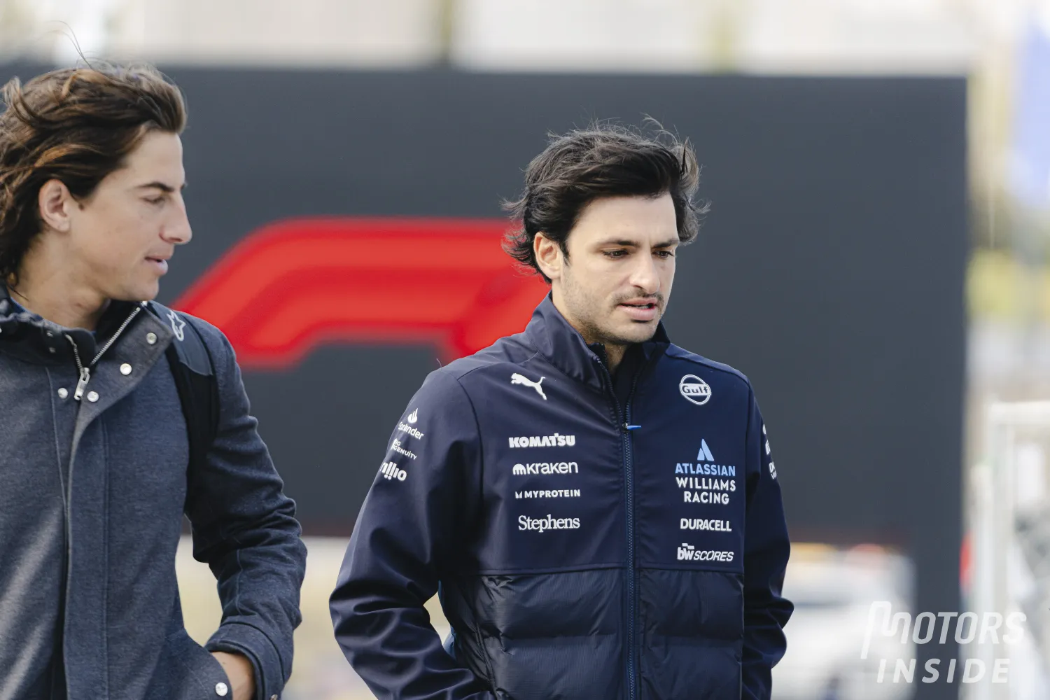 Carlos Sainz écope d’une pénalité de 3 places sur la grille pour avoir gêné Hamilton