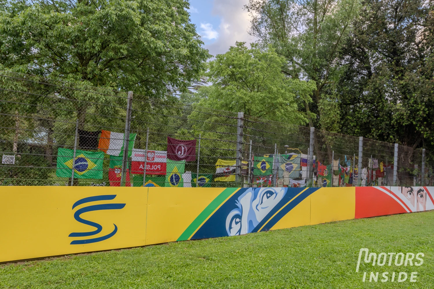 Deux photos d&rsquo;Ayrton Senna à vendre aux enchères pour la bonne cause