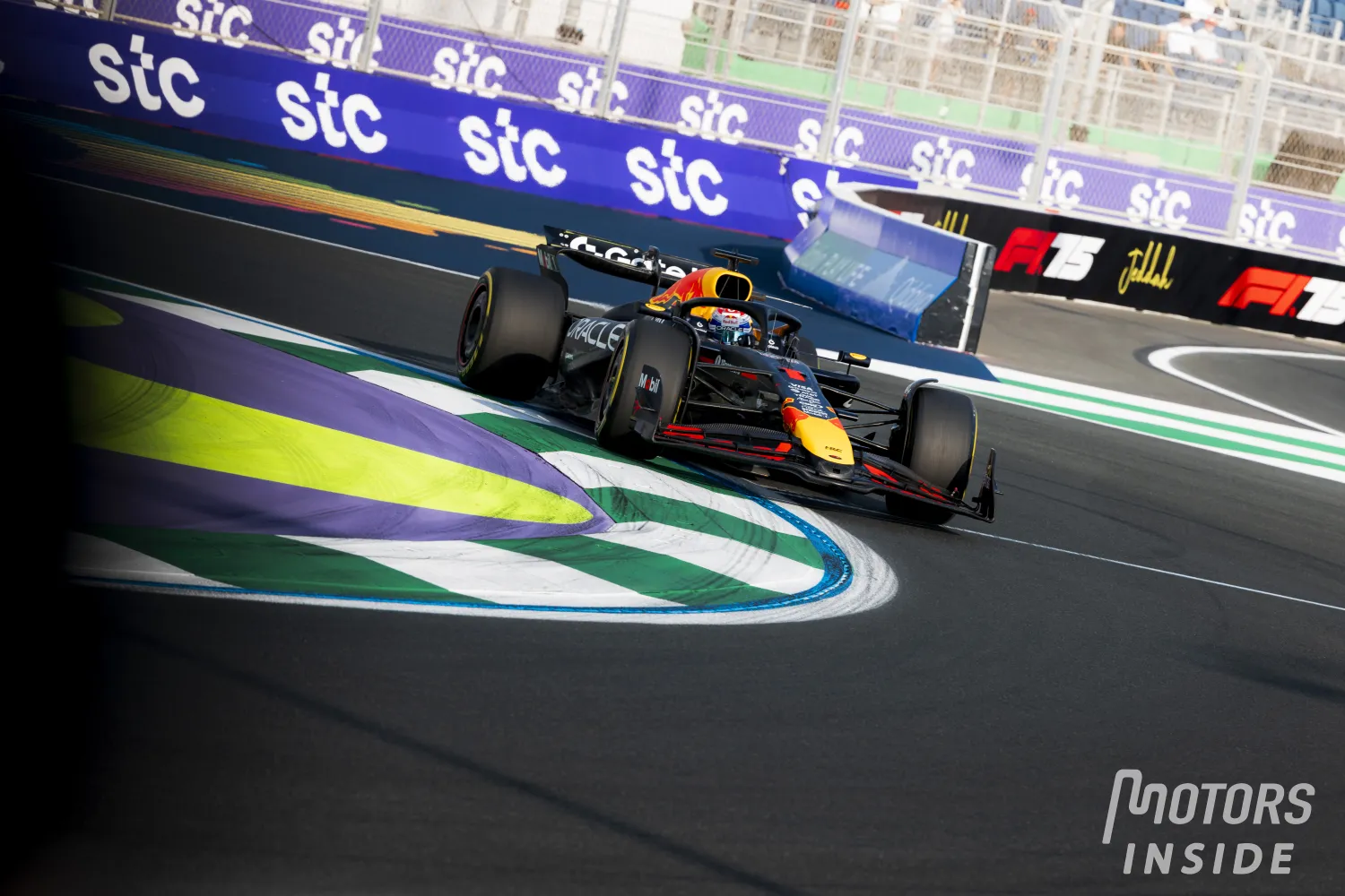 Verstappen et la RB21 : une relation à haut risque