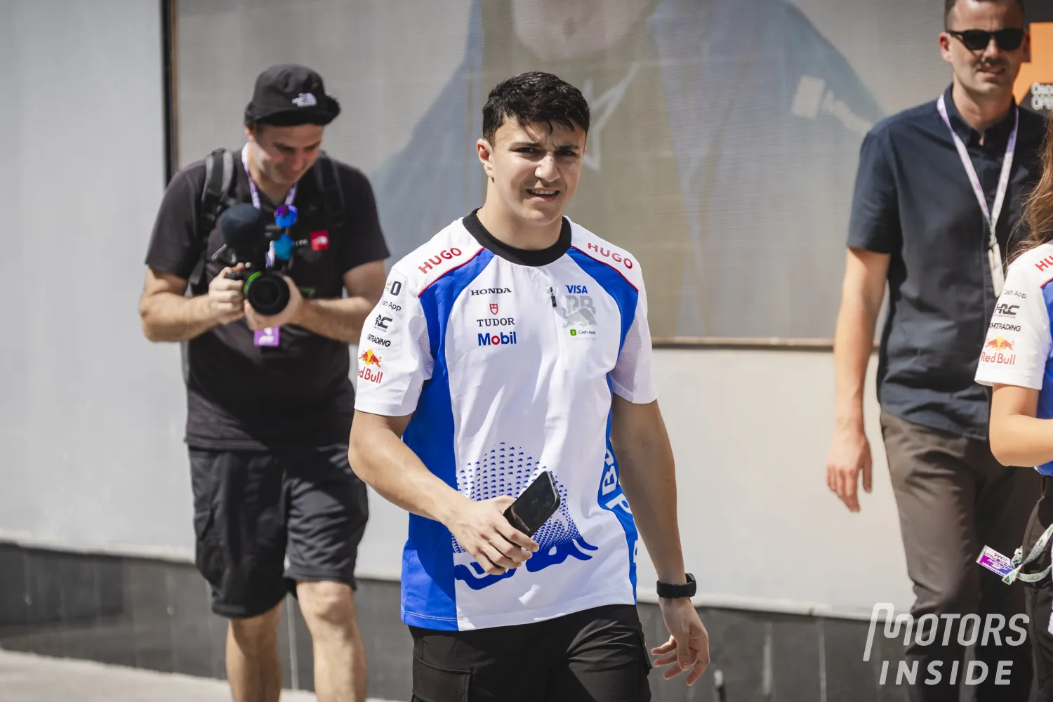 Isack Hadjar abandonne le Grand Prix de Grande-Bretagne après une collision avec Kimi Antonelli