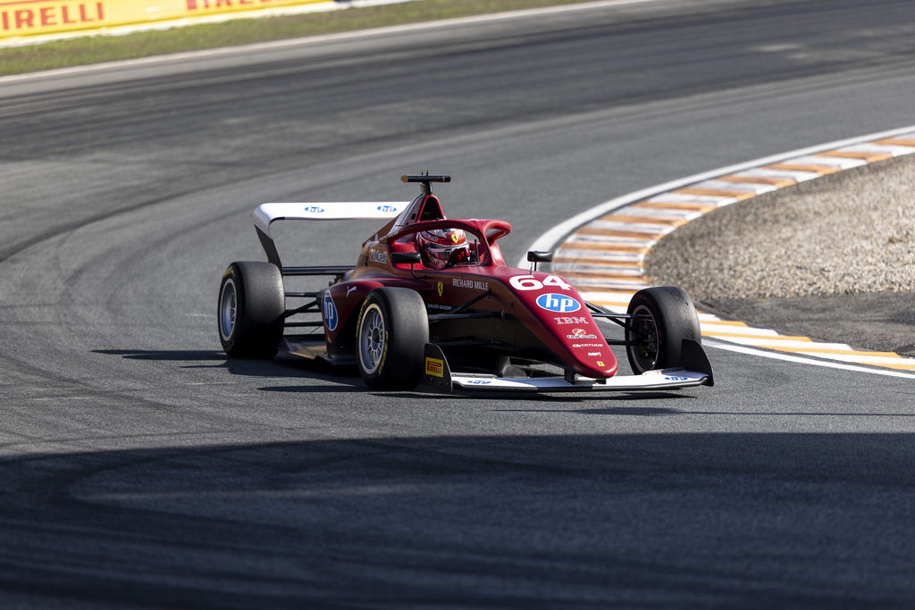 F1 Academy – Course 2 : Maya Weug s’impose à domicile et revient sur Doriane Pin au championnat