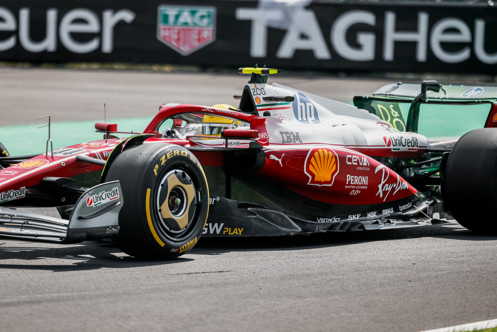 Hamilton en piste lors de la première séance d’essais à Monza, Overtake Agency / Alexis Perrin.
