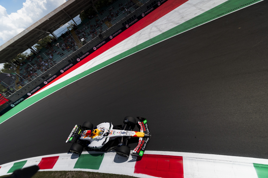 Isack Hadjar écope d’un avertissement après une sortie non conforme dans les EL3