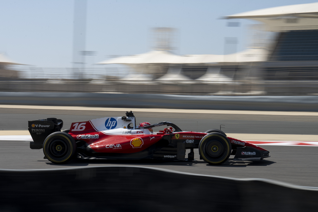 Leclerc conclut en patron, Aston Martin dans le brouillard : Ferrari termine les essais en tête à Bahreïn
