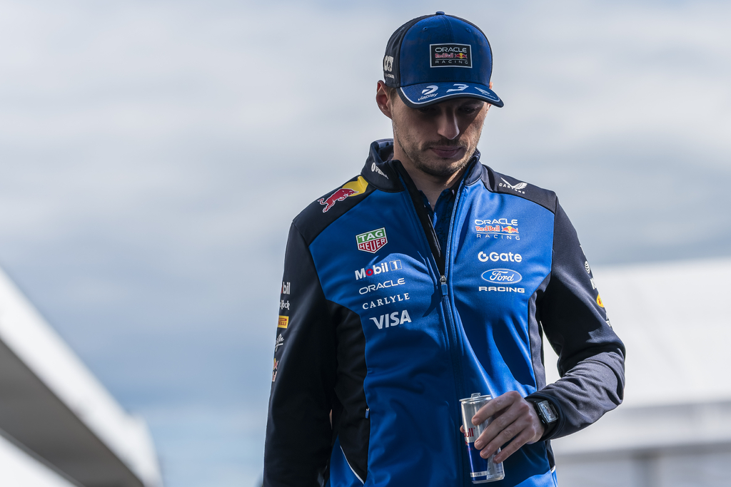 Verstappen au cœur d’une polémique : tensions avec la presse et malaise grandissant dans le paddock