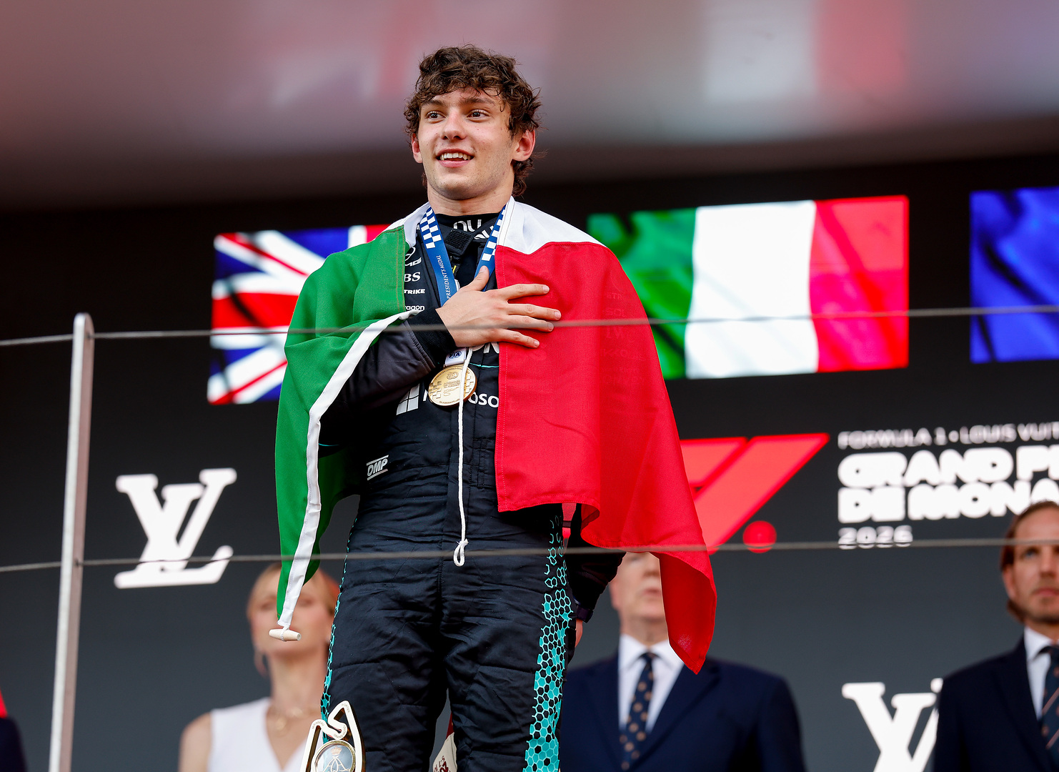 Grand Prix de Monaco : Kimi Antonelli remporte une course mouvementée, Hadjar et Hamilton sur le podium