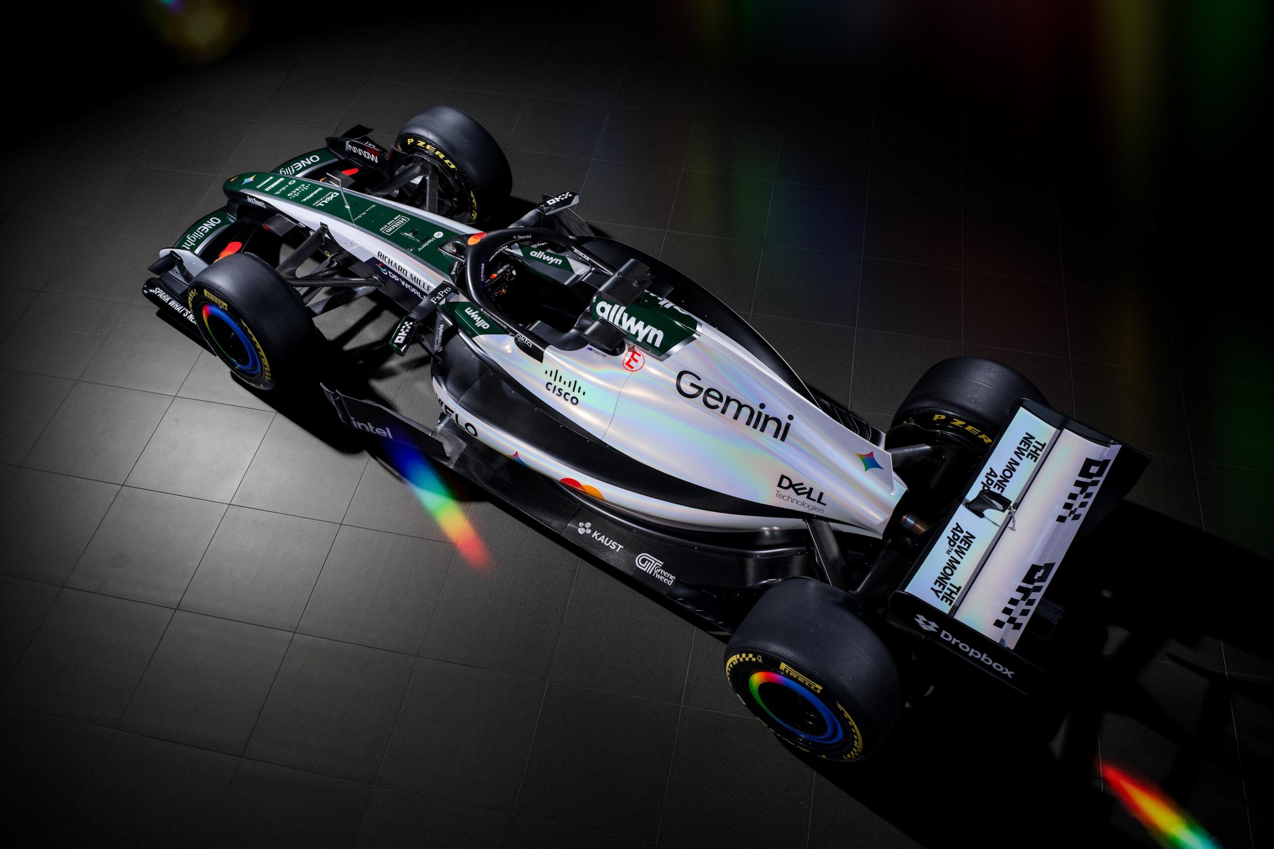 McLaren dévoile une livrée vert et chrome pour Silverstone