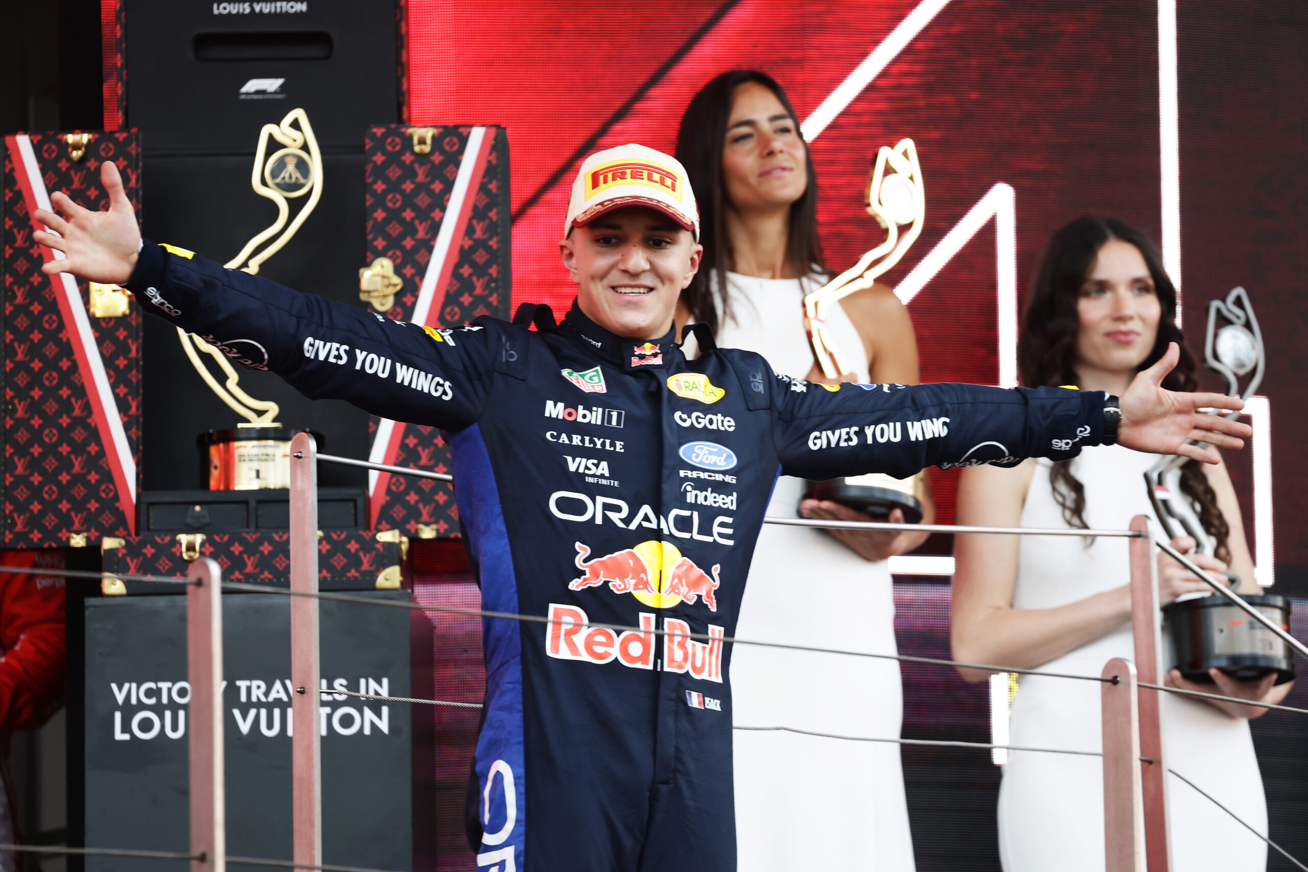 Isack Hadjar fier d&rsquo;être monté sur le podium avec son idole, Lewis Hamilton